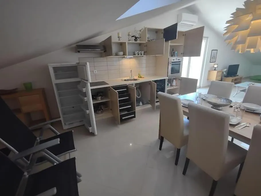 Apartment Apartman East Side Sea View Liznjan Croatia